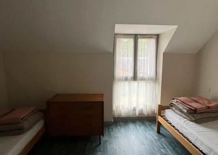 De La Croix Du Hetre Hambers